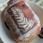 ホームメイド メルシー - ３種豆のチャバタ～柑橘系のピール入り～￥252