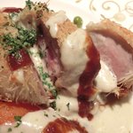 ランチ+デザート 1600円 の豚ヒレ肉のカダイフ包み焼き アンチョビクリーム＆自家製ウスターソース
