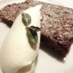 ランチ+デザート 1600円 のガトーショコラ