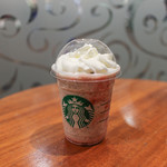 スターバックス・コーヒー - ストロベリー クリーム フラペチーノ® チョコチップ追加☆