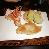 福佐 - 手前が兜見立て湯葉