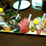 手作り料理と地酒 おと - 特選お造り４種盛り（カサゴ、カマス、マダイ、シマアジ）+本マグロのお造り