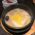 李朝園 - サムゲタン ※圧力鍋で煮込まれた鶏はホロホロ