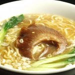 大連飯店 - フカヒレラーメン  いつも頑張っている“私”に、ちょっとご褒美♪美容成分（コラーゲン）が摂取できるフカヒレを、お値打ち価格で！ 