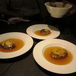 廣東料理 民生 - 活け鮑の陶板焼きオイスターソースがけ