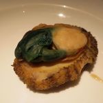 廣東料理 民生 - 活け鮑の陶板焼きオイスターソースがけ