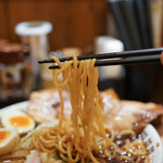ニュー オールド スタイル 肉そば けいすけ - 麺リフトアップ