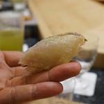 初音鮨 - 一週間寝かせた鯵