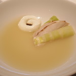 レフェルヴェソンス - 温もり〜 新玉葱のスープ、ホロホロ鳥と月山筍、発酵クリームと甘海老のカラメル