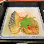 日本料理 かづみ野 - 朝食。焼き魚など。