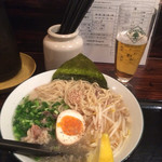 Indie ラーメン - 牛ディーラーメン、大盛り。800縁＋120縁。今回は、ハートランドビールも。