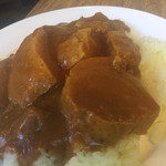 さふらん - 2017年6月。本日のポークカレーは肉デカい。