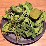 Crony - 鰹スモークをモロヘイヤで包んだ一品