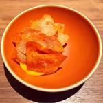 Crony - キャロットチップスを車海老と一緒に。キャロットのクリームなソースにデイップしていただきます。