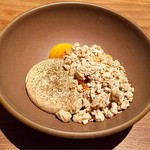 Crony - 液体窒素で調理したロイヤルミルクティアイスを、マンゴーピューレとミルクソースで。