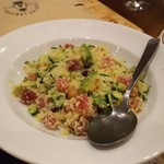 ビストロ ランタン - アボカドとマグロのクスクスサラダ