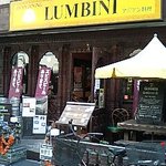 Asian Dining LUMBINI - メインストリートから１歩入ったところにある。ウッドデッキがあり見つけやすい