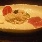 漱流 - アミューズ（チーズ、生ハム、フルーツトマト、スパゲティーニのキャビア添え）