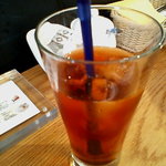 ニワトリカフェ - お冷代わりのアイスティー