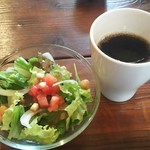 カフェ&バー ターメル - サラダとドリンクバーのコーヒー