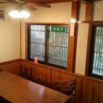 皿屋 福柳 - 半個室の喫煙席