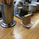 なんやかんや - 奥の３席が禁煙です！