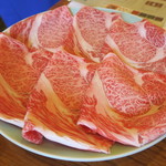 すき亭 - 29年6月　りんご牛すき焼きの肉
