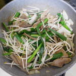 お肉工房 三匹のこぶた - ただ炒めるだけ