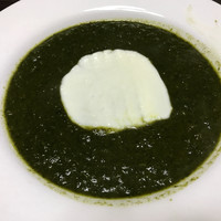 パルコ デル チェロ - ほうれん草とモッツアレラのカレー