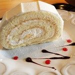 コレット  - イコロ卵のロールケーキ(259円)です。