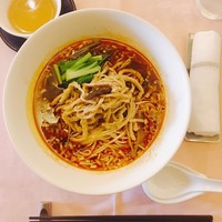 赤坂 四川飯店 - 豚肉とザーサイの酢辛味そば