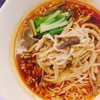 赤坂 四川飯店 - 豚肉とザーサイの酢辛味そば