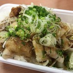 ロッキーズ カフェ - Rocky's Cafe南青山移動販売(2種類ハーフ&ハーフ(豚バラ、鶏モモ)+焦がし生姜醤油ダレ) 