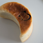クレセント＆モーリー - 料理写真:三日月あんパン