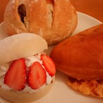 伽羅リエゾン - 天然酵母パンいちじく・ホイップあんこパン・餃子パン