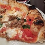 ナポリピッツァ Pizzeria la Rossa - もちもち美味しい生地