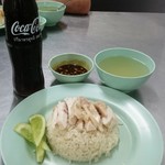 Raan Kaithong Pratunam - カオマンガイとコーラ