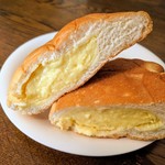 クリームパン（断面）