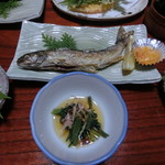 木賊温泉 旅館 井筒屋 - イワナの塩焼きは頭から食べられる