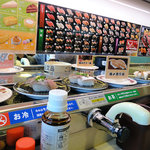Hamazushi - どこにでもある回転寿司屋さんの風景だが…