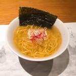 じどりや 穏座 - で、〆の自家製ラーメンです。もちろん鶏がらスープ。