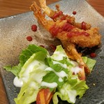 銀シャリ.カフェ - 米粉のパン粉で揚げたエビフライ