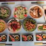 Kazeno Ko - ご宴会料理（写真は サービスコース ￥2,800 ー4人前）全てのコースに「おでん汁ベースの雑炊」あり