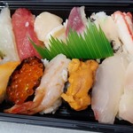 かねとも寿し - 特選寿司弁当(1500円)です。
