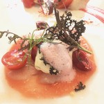 レストラン 間 - スズキと柳タコの彩り トマトのデクネリゾン