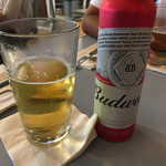 Stinger Ray's Tropical Bar & Grill - バドワイザー