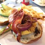 Stinger Ray's Tropical Bar & Grill - アロハバーガー