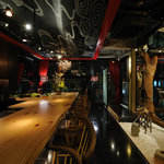 一切合切、太陽みたいに輝く - カウンターは8席あります。