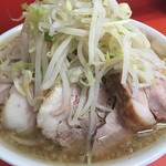 ラーメン二郎 - 小ブタ、ヤサイ少なめ