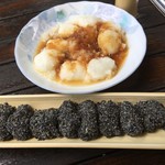 しげの屋 - 大根おろしとごま力餅　各500円